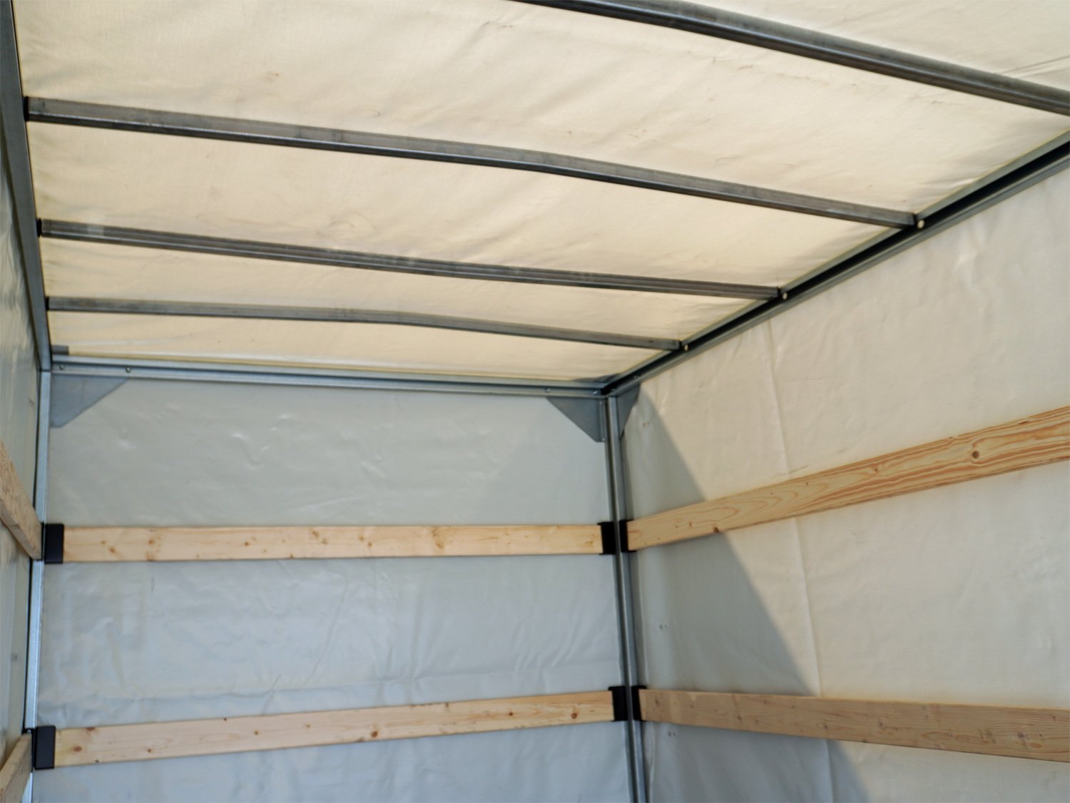 Unsinn Pritschenhochlader WEB 24 H 3017-20-13 – Hochplane und Gestell 1800mm – Ladefläche 306 × 175 cm – 2000 kg – Tandemachser – Ansicht 5