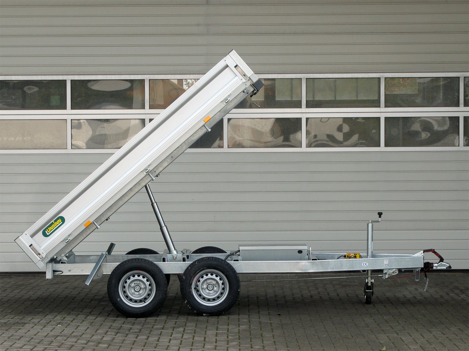 Unsinn Rückwärtskipper WEB 32 HK 2715-26-13 – Stahlboden E-Pumpe Spinnlock – Ladefläche 276 × 150 cm – 2600 kg – Tandemachser – Ansicht 2