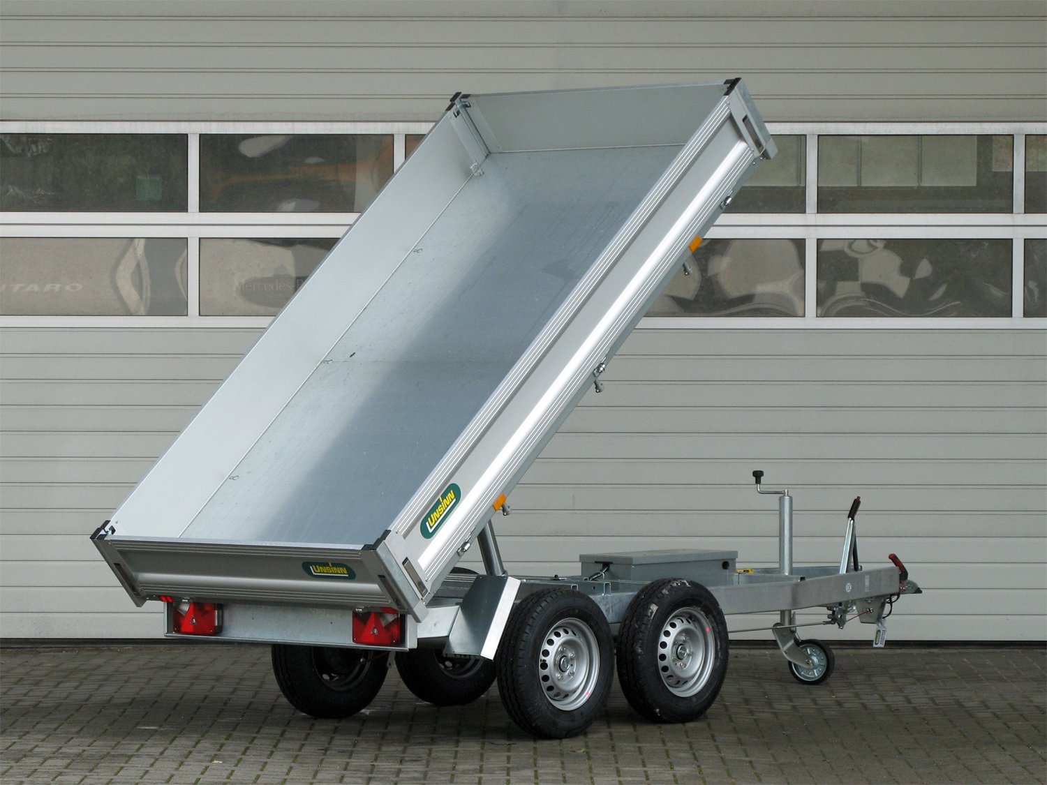Unsinn Rückwärtskipper WEB 32 HK 2715-26-13 – Stahlboden E-Pumpe Spinnlock – Ladefläche 276 × 150 cm – 2600 kg – Tandemachser – Ansicht 3