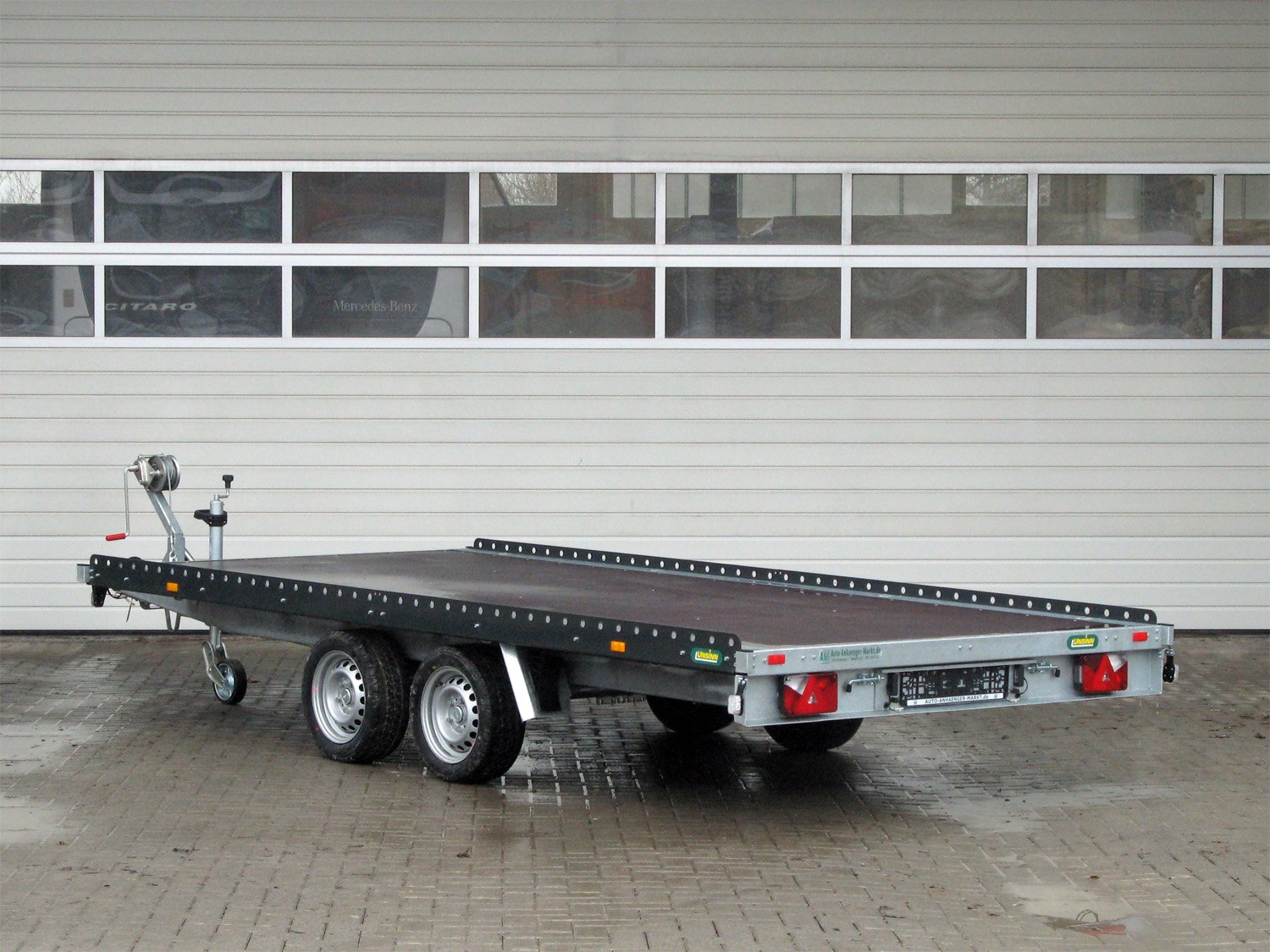 Unsinn Universaltransporter UF 4220-30-13 – Auffahrschienen und Winde – Ladefläche 426 × 204 cm – 3000 kg – Tandemachser – Ansicht 1