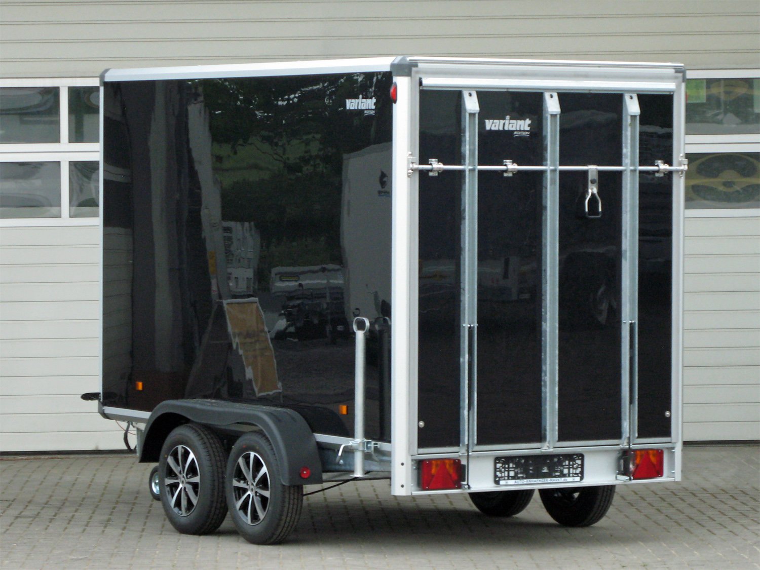 Variant Kofferanhänger 2017 C3 Edition – 2017 Heckrampe,Seitentüre - 100 km/h – Ladefläche 302 × 168 cm – 2000 kg – Tandemachser – Ansicht 5