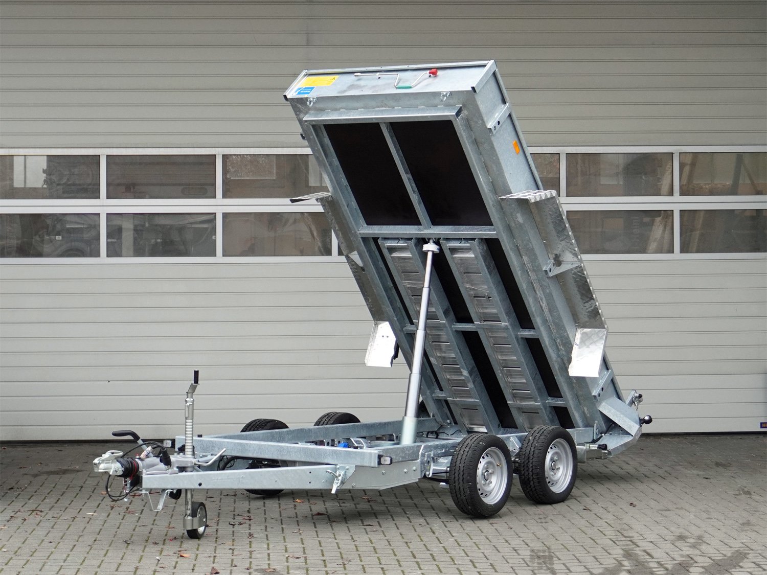 Variant Maschinentransporter 3015 MT – Maschinenkipper 460 mm Ladehöhe – Ladefläche 300 × 150 cm – 3000 kg – Tandemachser – Ansicht 1
