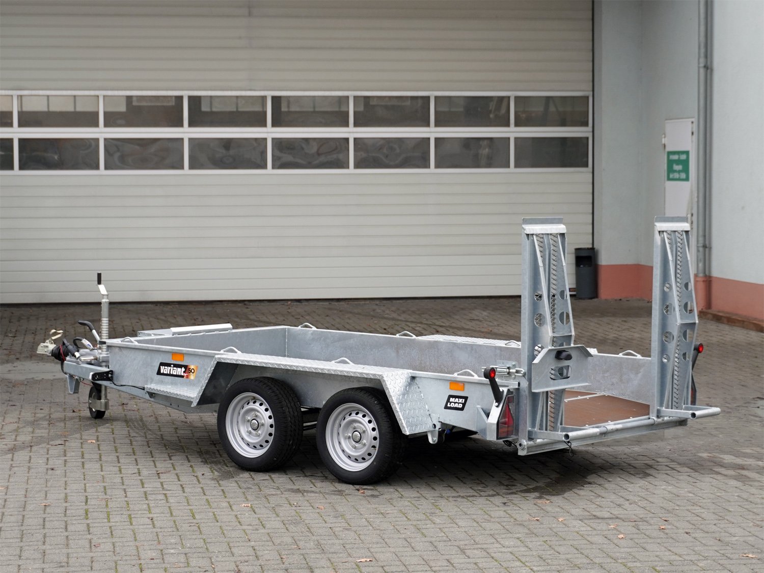 Variant Maschinentransporter 3516 B3 – Parabelfahrwerk Ladehöhe 29cm – Ladefläche 300 × 162 cm – 3500 kg – Tandemachser – Ansicht 1