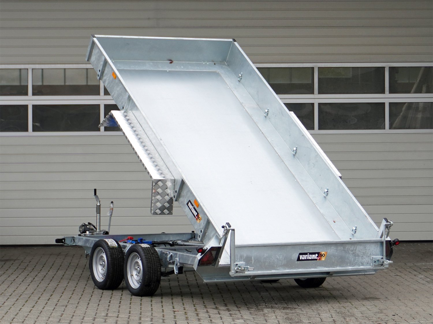 Variant Maschinentransporter 3517 MT – Maschinenkipper 460 mm Ladehöhe – Ladefläche 360 × 170 cm – 3500 kg – Tandemachser – Ansicht 1