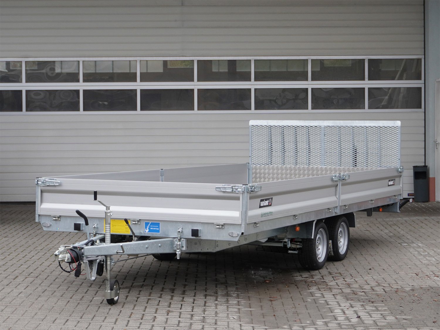 Variant Universaltransporter 3552 UX – Parabelfahrwerk, Rampe – Ladefläche 520 × 210 cm – 3500 kg – Tandemachser – Ansicht 1